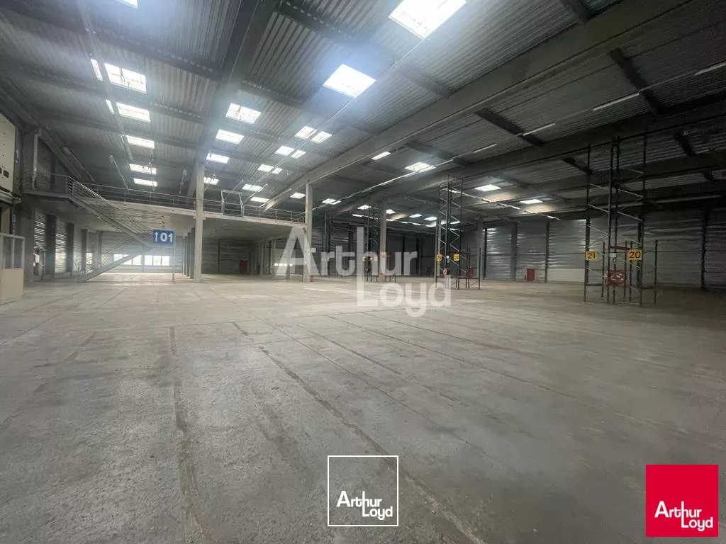 MER - LOCATION ENTREPOTS 9750 M² - ACCES A10 IMMEDIAT